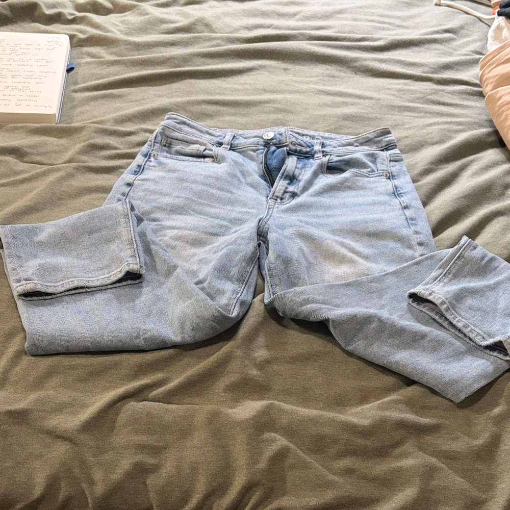 American Eagle mom straight Jean 
Size 4 short